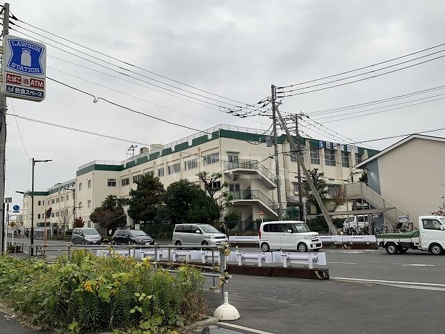 小学校　奥戸小学校（小学校）まで661m