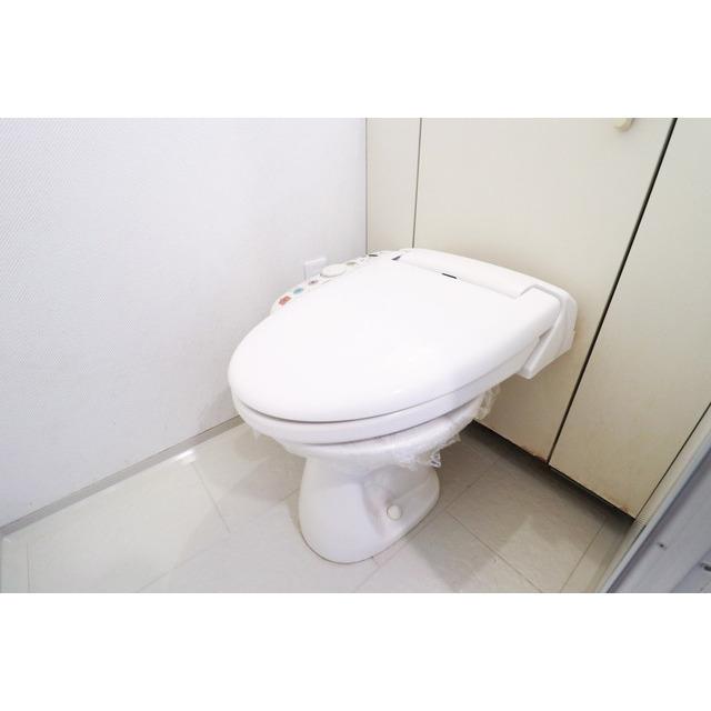 大阪モノレール彩都線 豊川駅 徒歩10分 3階建 築36年のトイレ写真