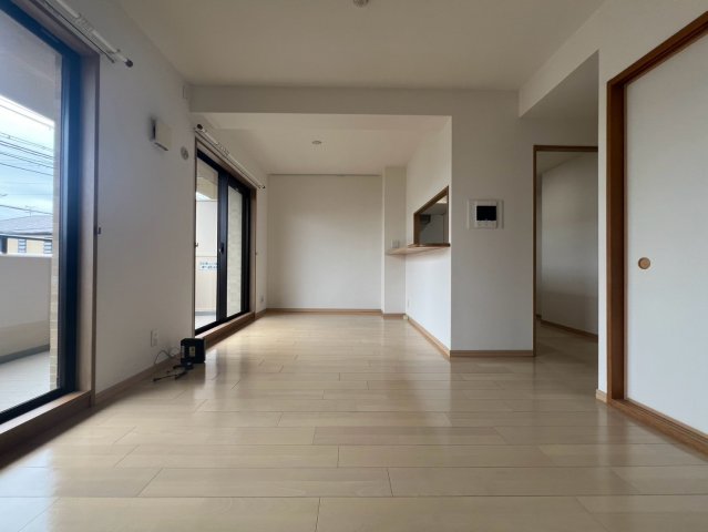 NTPRレジデンス甲子園四番町の居間写真