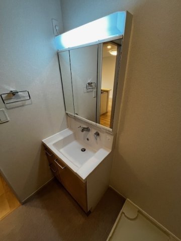 洗面設備　コンパクトで使いやすい洗面所