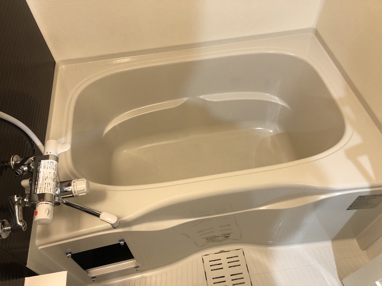 バス・シャワールーム　別部屋モデルルームの写真です