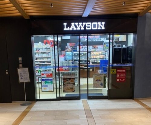コンビニ　ローソン パークタワー勝どきミッド店（コンビニ）まで206m