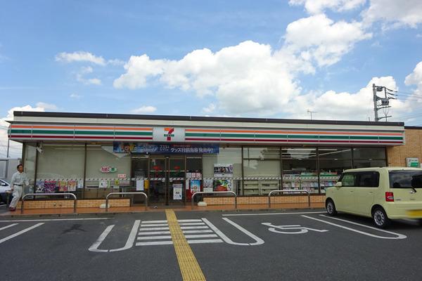 コンビニ　セブンイレブン久喜鷲宮5丁目店（コンビニ）まで270m