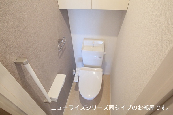 トイレ　＊ニューライズシリーズと同タイプの内装写真掲載