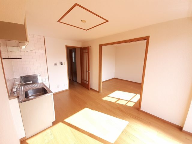ガーデンタツミAの居間写真