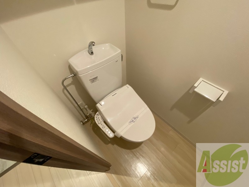 トイレ　こちらはトイレです。清潔感があり、安心して使用できます。