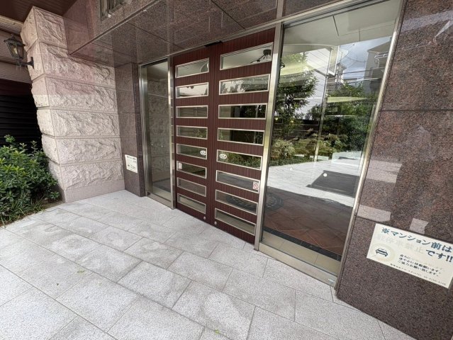 エントランス　かっこいいエントランスです