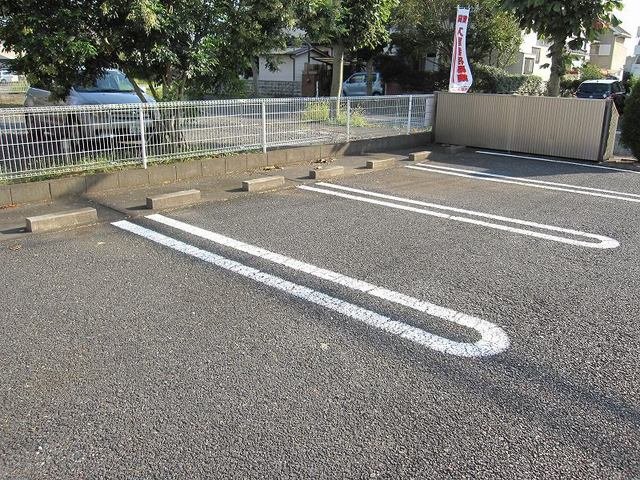 駐車場　駐車場があるので、車を買う予定の方も安心です