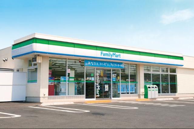 コンビニ　ファミリーマート座間入谷三丁目店（コンビニ）まで583m
