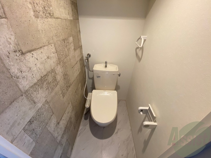 トイレ　こちらはトイレです。清潔感があり、安心して使用できます。