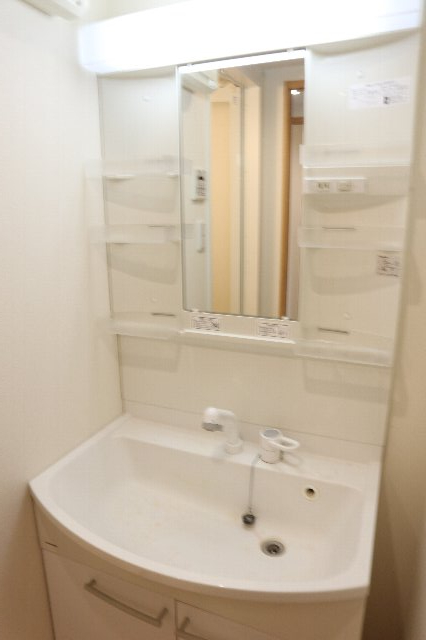 洗面設備　使いやすい洗面所です