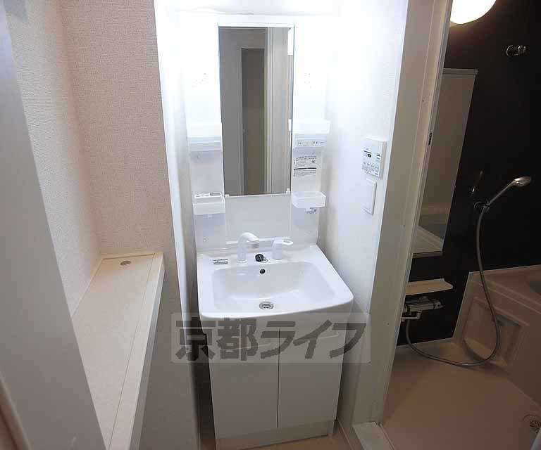 洗面設備　独立洗面台完備です。