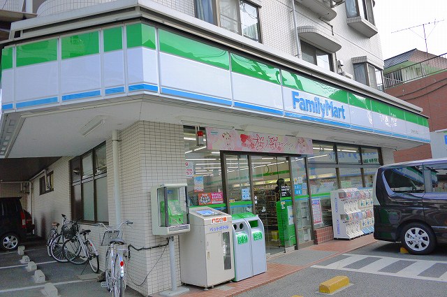 コンビニ　ファミリーマート 石神井公園店（コンビニ）まで63m
