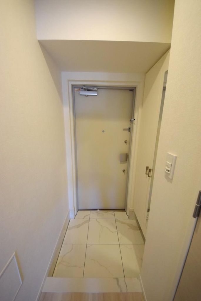 玄関　※別部屋の参考写真です。