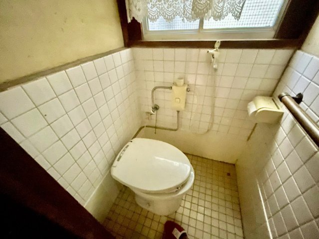 手崎町貸家のトイレ写真