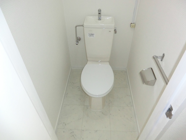 トイレ　シンプルで使いやすいトイレです♪