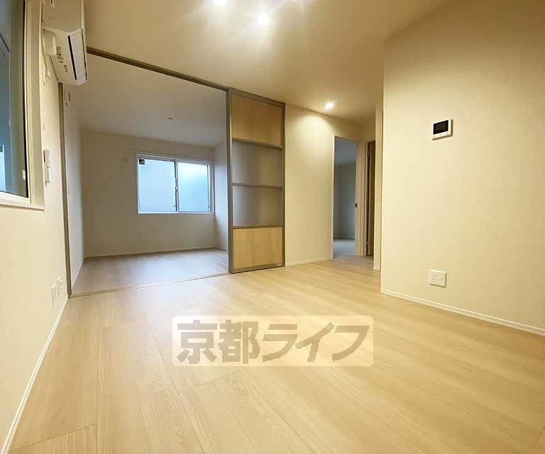 居室・リビング　落ち着いた雰囲気のお部屋です