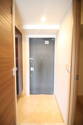 玄関　（別タイプ参考写真）文京区本駒込1