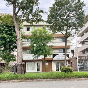 白栄ビル南郷の外観写真