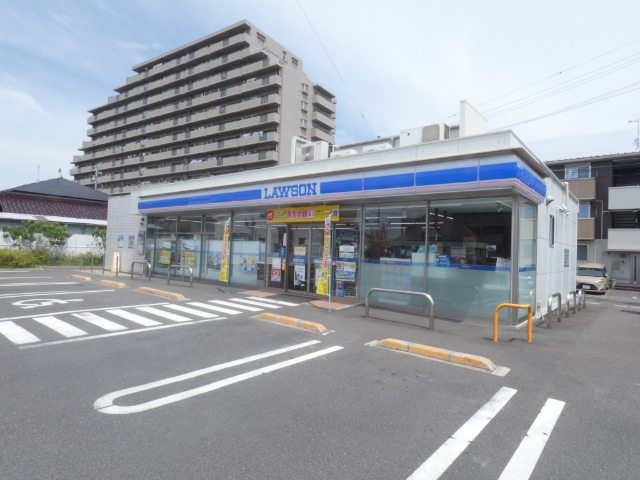 コンビニ　ローソン岩倉大市場町店（コンビニ）まで582m