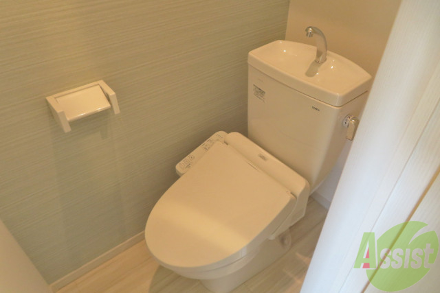 トイレ　こちらはトイレになります。ウォシュレット機能付です。