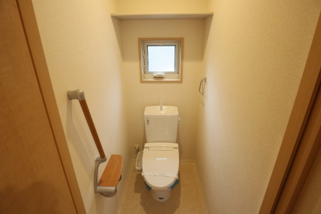 京急本線 金沢八景駅 徒歩11分 2階建 築11年のトイレ写真