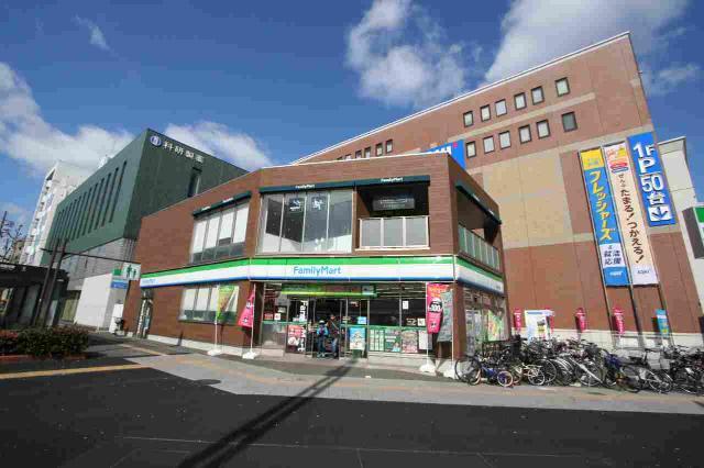 コンビニ　ファミリーマート御器所駅前店（コンビニ）まで72m