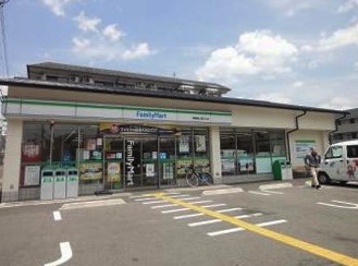 コンビニ　ファミリーマート 嵯峨嵐山駅北口店（コンビニ）まで271m