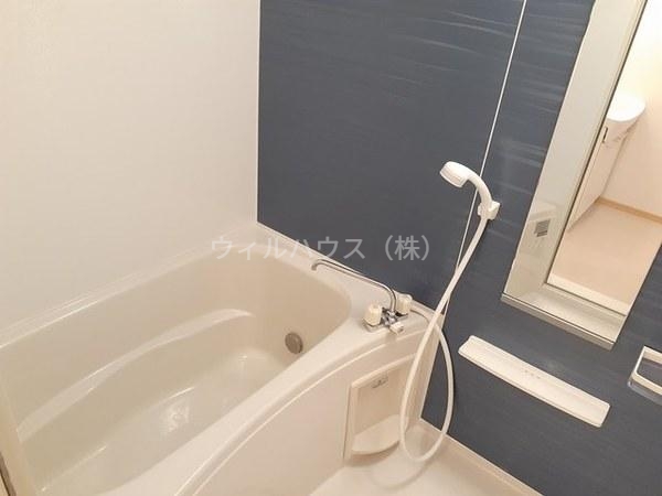 バス・シャワールーム　浴室乾燥機、追い焚き機能付きバス！