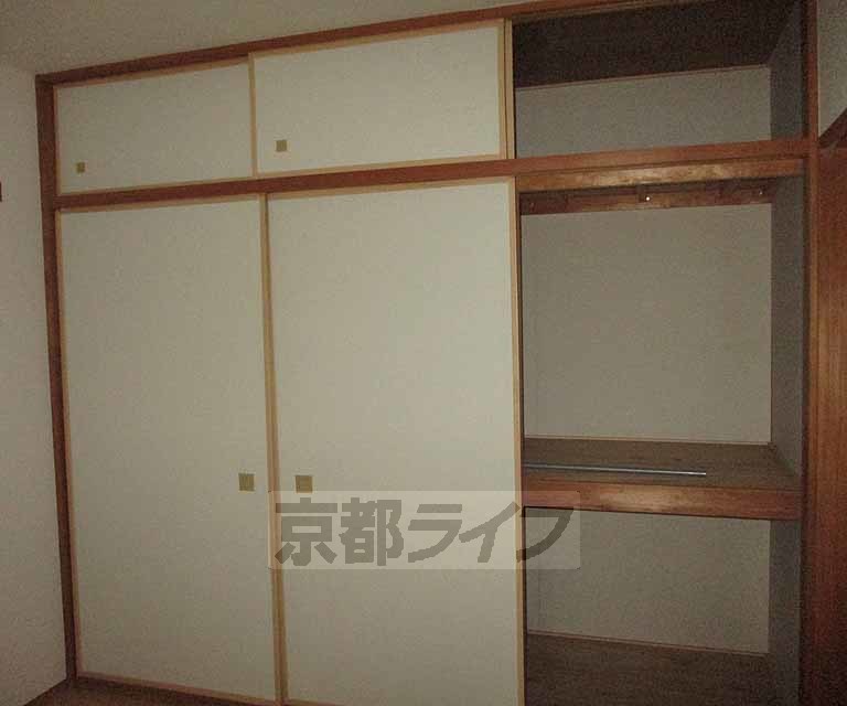 PINE FIELDの玄関写真