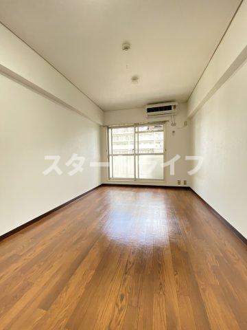 ＪＲ東海道本線 新大阪駅 徒歩6分 11階建 築45年の居間写真