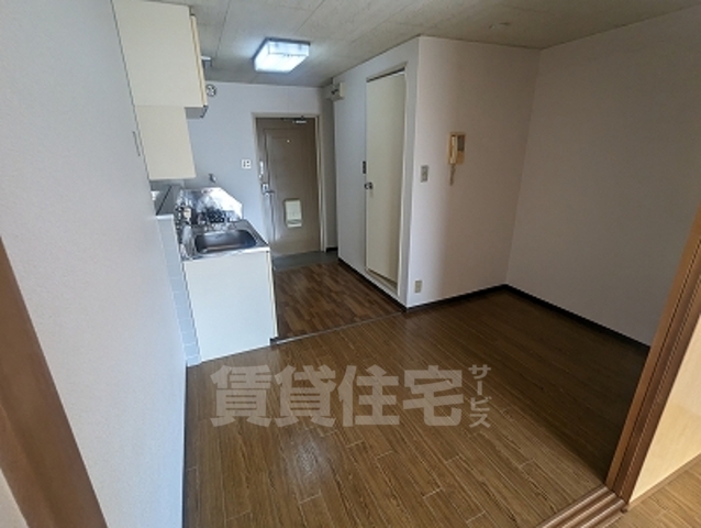 京阪京津線 四宮駅 徒歩7分 3階建 築37年の居間写真