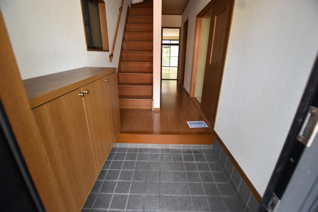 青谷一戸建て賃貸の玄関写真