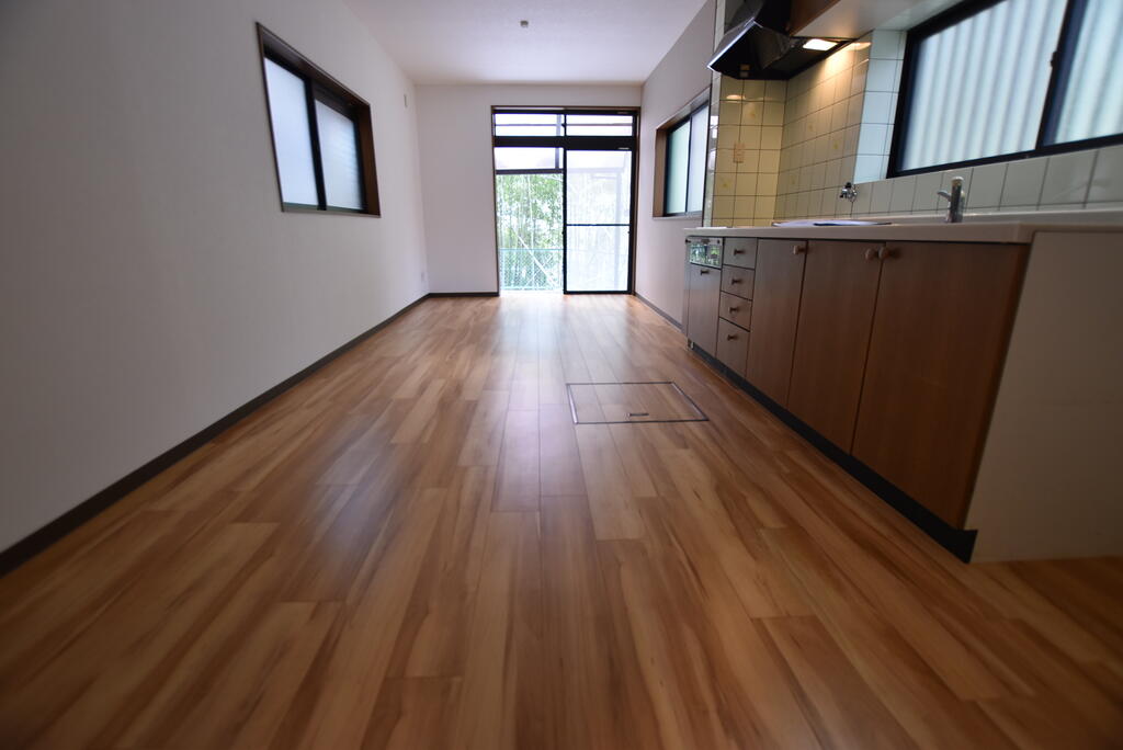 青谷一戸建て賃貸の居間写真