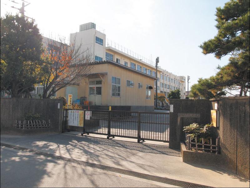 小学校　市川市立塩焼小学校（小学校）まで881m