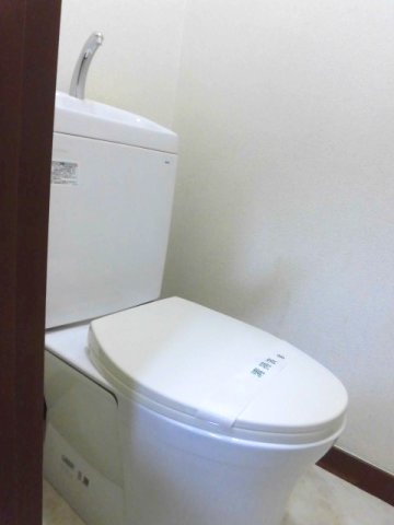 ＪＲ横浜線 十日市場駅 徒歩3分 2階建 築47年のトイレ写真