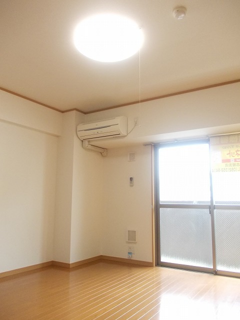 プラシード Y’sの居間写真