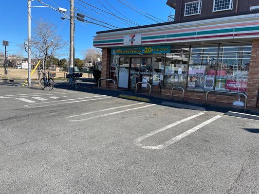 コンビニ　セブンイレブン 江戸川鹿骨店（コンビニ）まで1037m