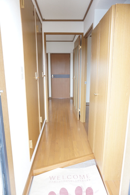 玄関　玄関※同タイプ参考写真