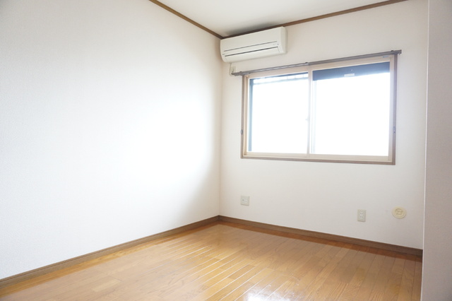その他　北側洋室６帖にもエアコン付きです※同タイプ参考写真