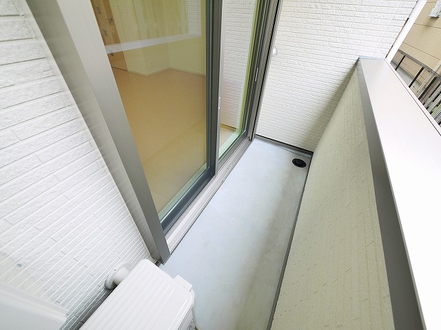 バルコニー　暖かな日差しのふりそそぐバルコニー