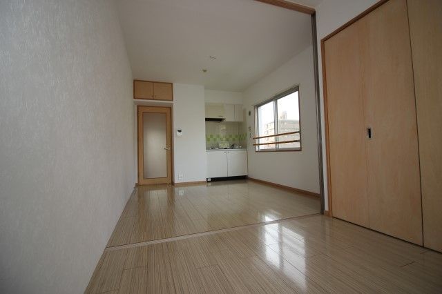 居室・リビング　【居間・リビング】同タイプ・別部屋写真です