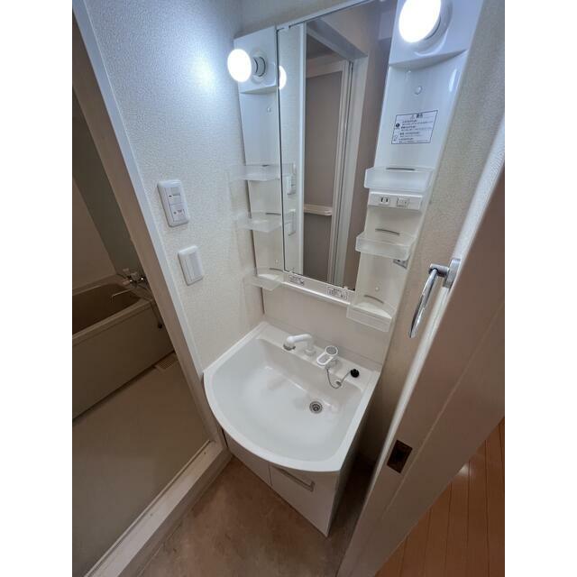 洗面設備　※同仕様写真含む