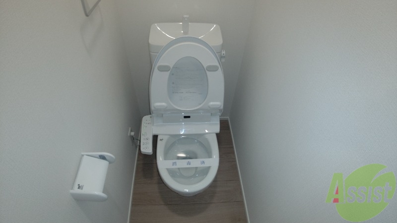トイレ　温水洗浄便座付きのトイレは、使用しやすくうれしいですね。