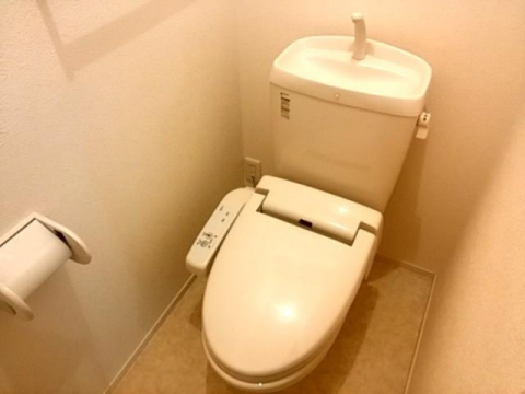長岡市 3階建 築18年のトイレ写真