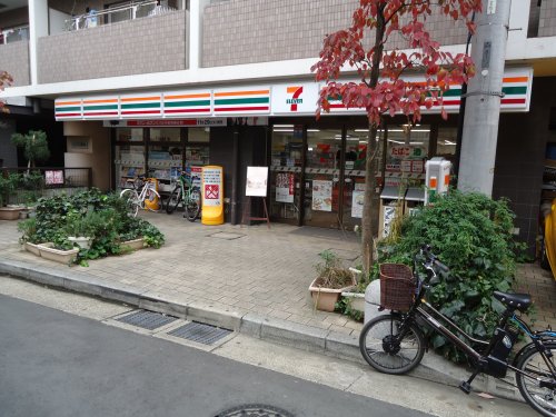 コンビニ　セブンイレブン目黒駒場1丁目店（コンビニ）まで655m