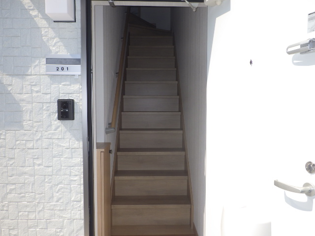 日暮里・舎人ライナー 西新井大師西駅 徒歩5分 2階建 築11年の玄関写真