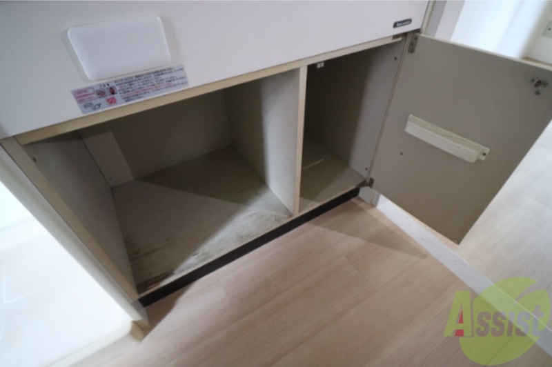 収納　キッチン下収納です