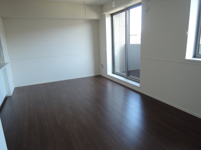 居室・リビング　★明るいフローリングのお部屋です★