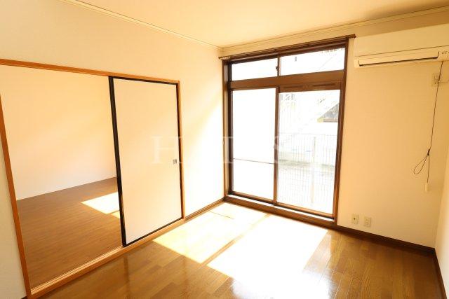 ウイング塩田Aの居間写真